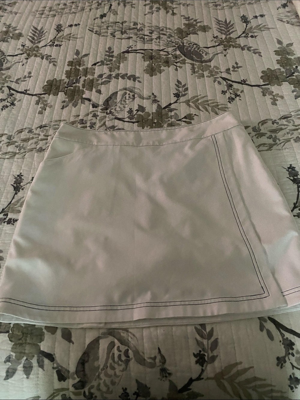 Vineyard Vines White Lined Skort with Contrast Stitching